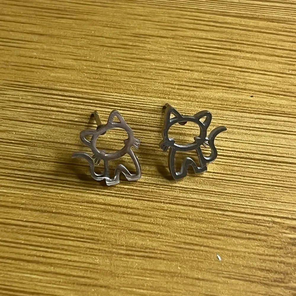 Unbranded sterling silver
